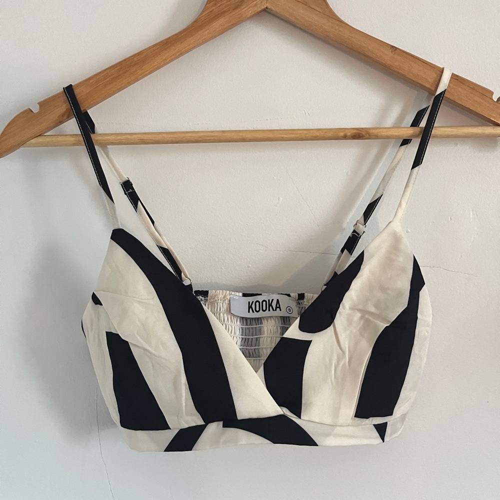 Bustier / bralette top minimalist fashion
